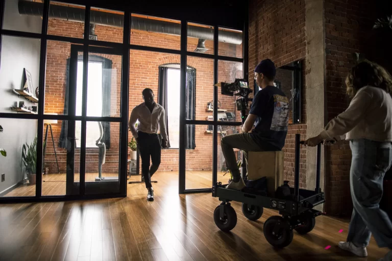 MOVABLY - BTS - 06